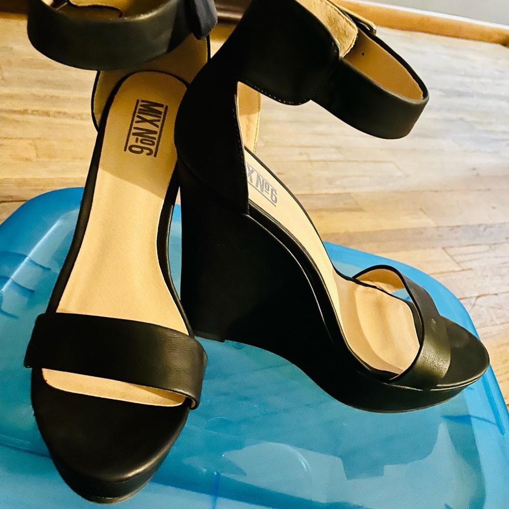 Mix no.6 black wedges size 8